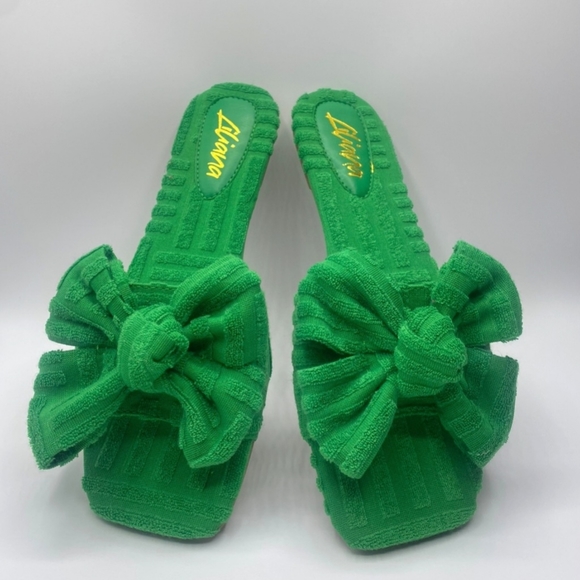 Sandals - Picture 2 of 3